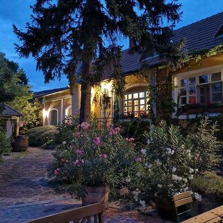 Villa-Magdi Vendeghaz Révfülöp エクステリア 写真
