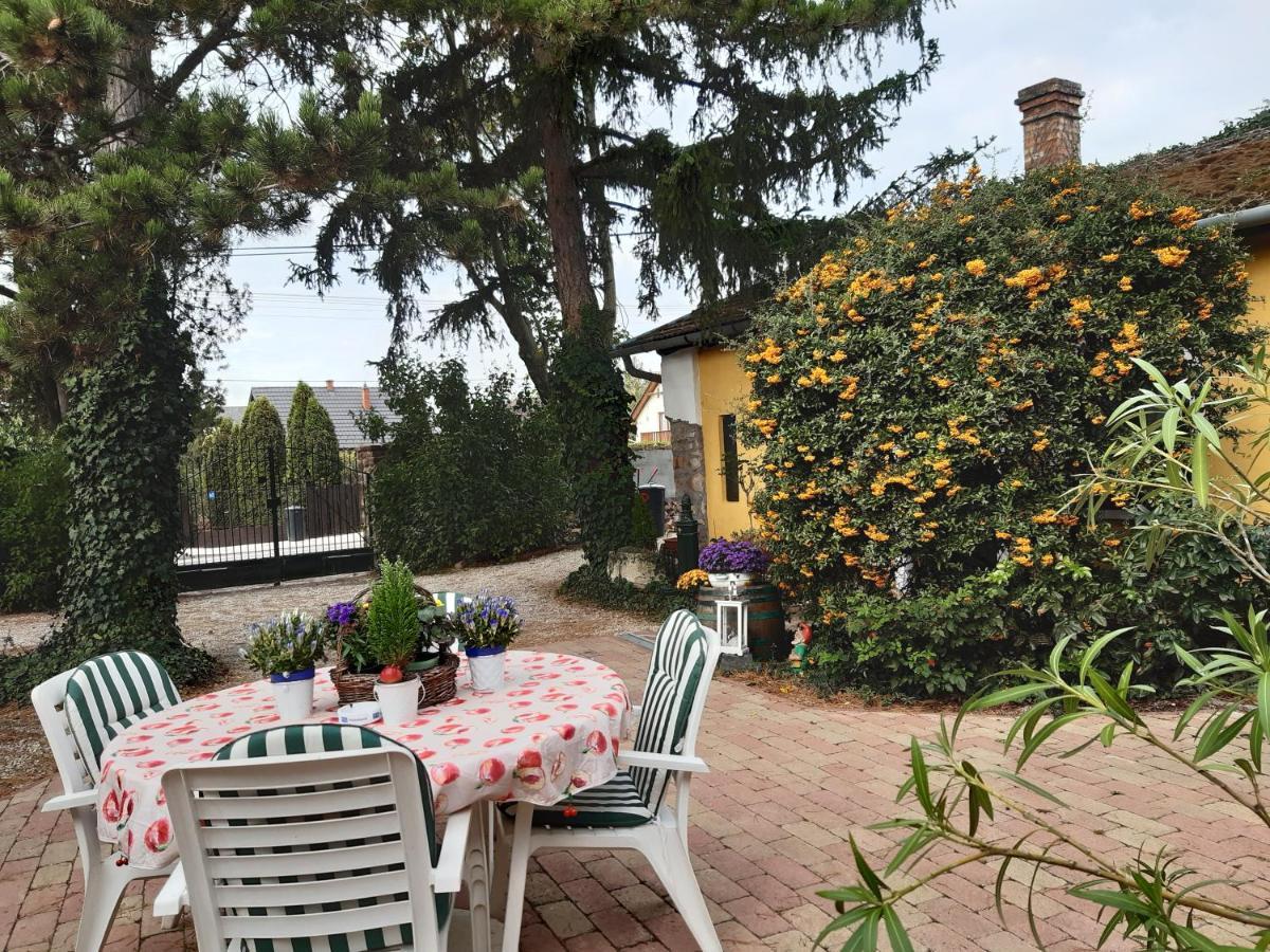 Villa-Magdi Vendeghaz Révfülöp エクステリア 写真