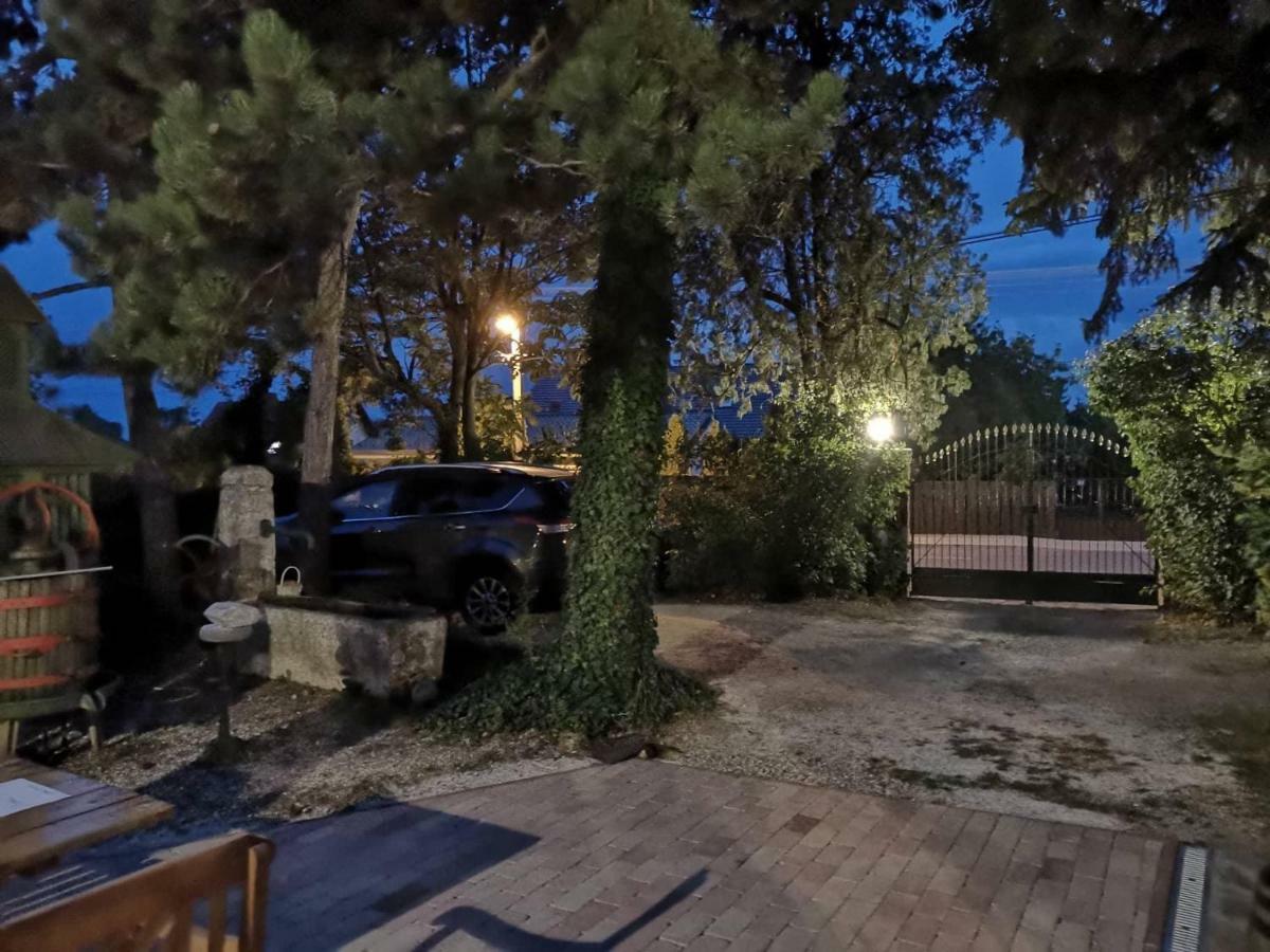 Villa-Magdi Vendeghaz Révfülöp エクステリア 写真