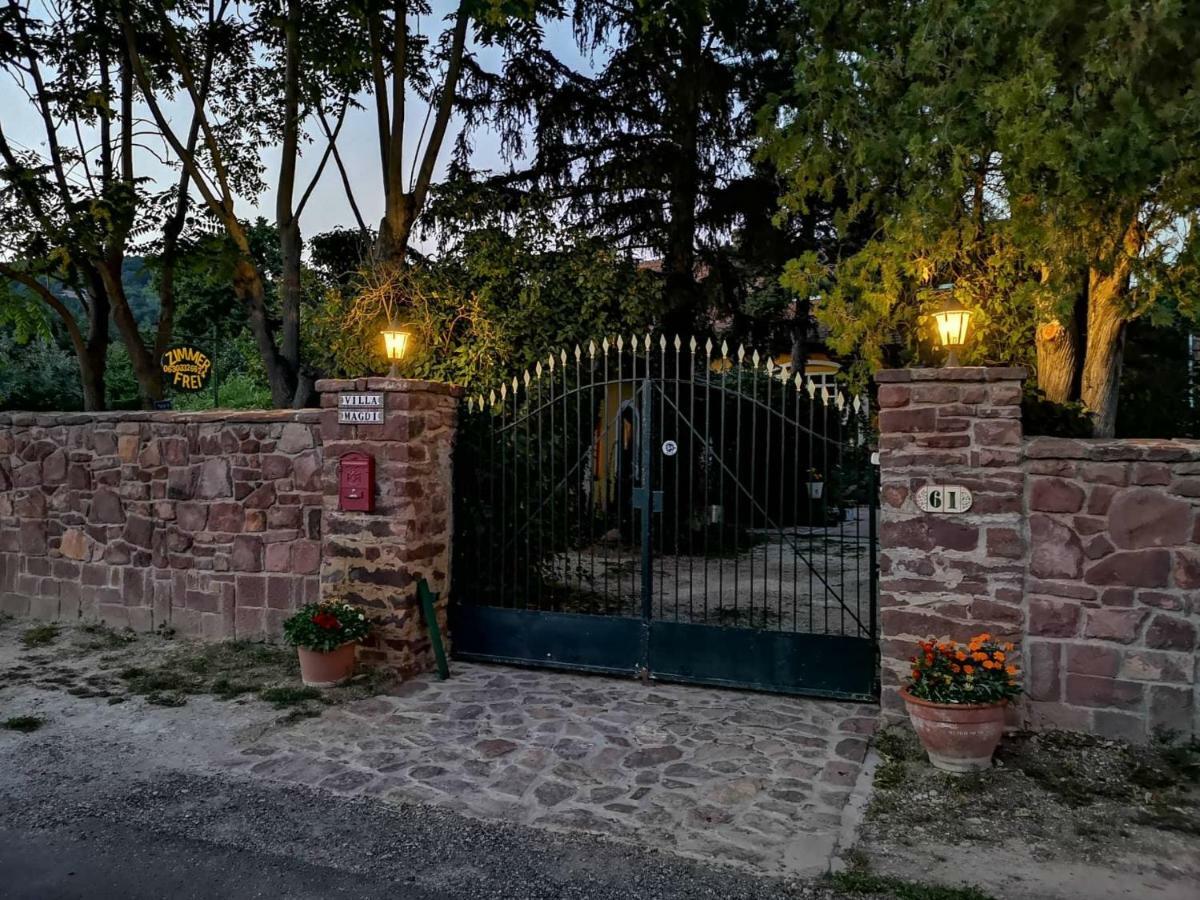 Villa-Magdi Vendeghaz Révfülöp エクステリア 写真
