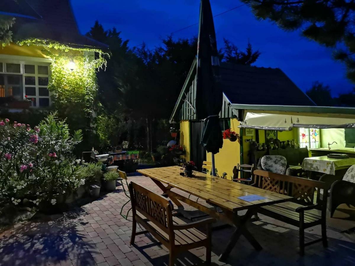 Villa-Magdi Vendeghaz Révfülöp エクステリア 写真